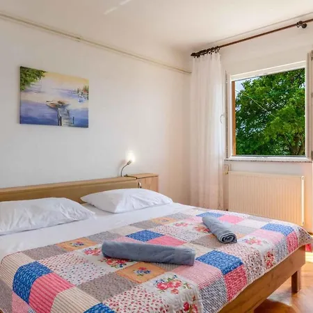Apartment In 5691