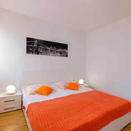 Apartment In 5691 Jadranovo